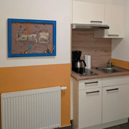 Zum Reiterhof, 3-bettzimmer Guest house Schmogrow